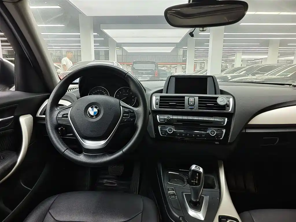 BMW 1 Series (Import) 2015 120i Leading фото 7