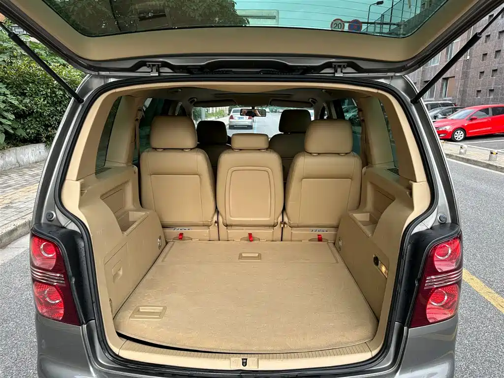 Volkswagen Touran 2008 Model 1.8T Premium Smart Edition Automatic 5-Seater фото 6