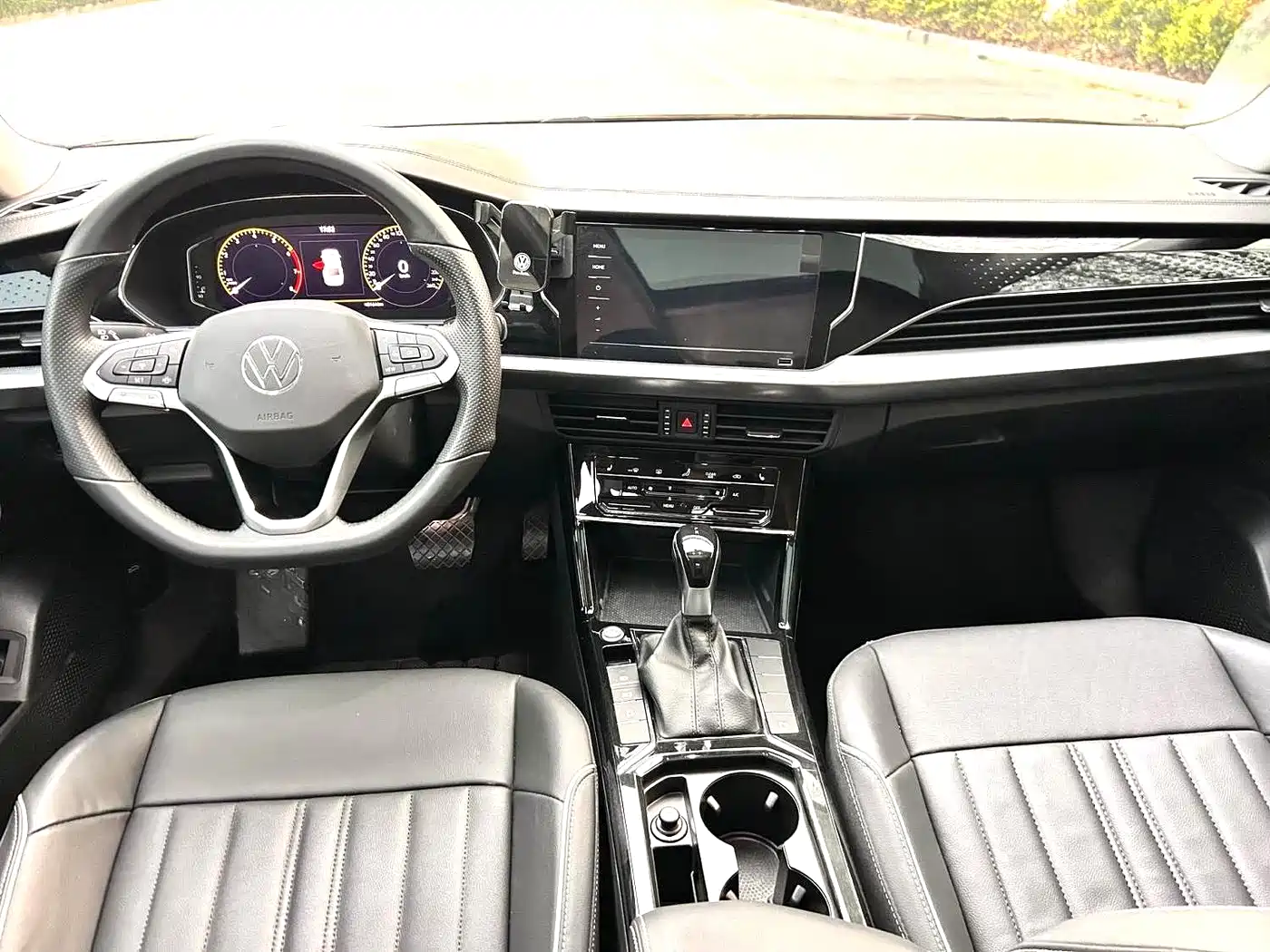 Volkswagen Passat 2022 330TSI Starlight Elite Edition фото 9