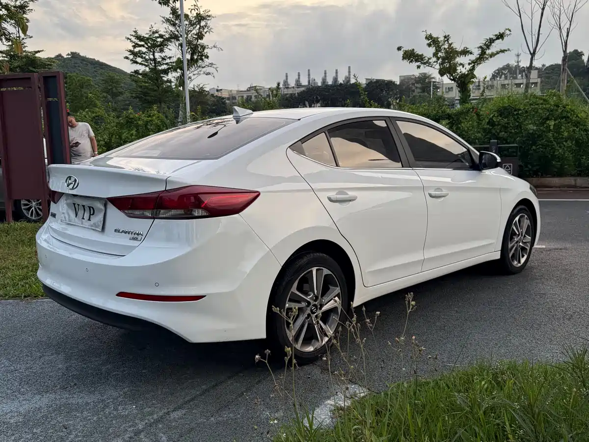 Hyundai Elantra 2016 Model 1.6L Automatic Smart Elite фото 6