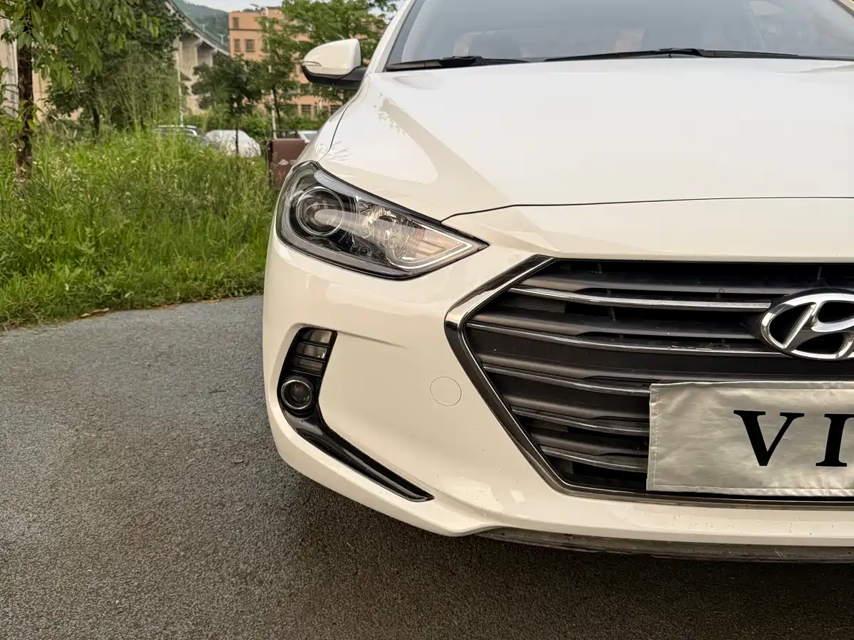 Hyundai Elantra 2016 Model 1.6L Automatic Smart Elite фото 7