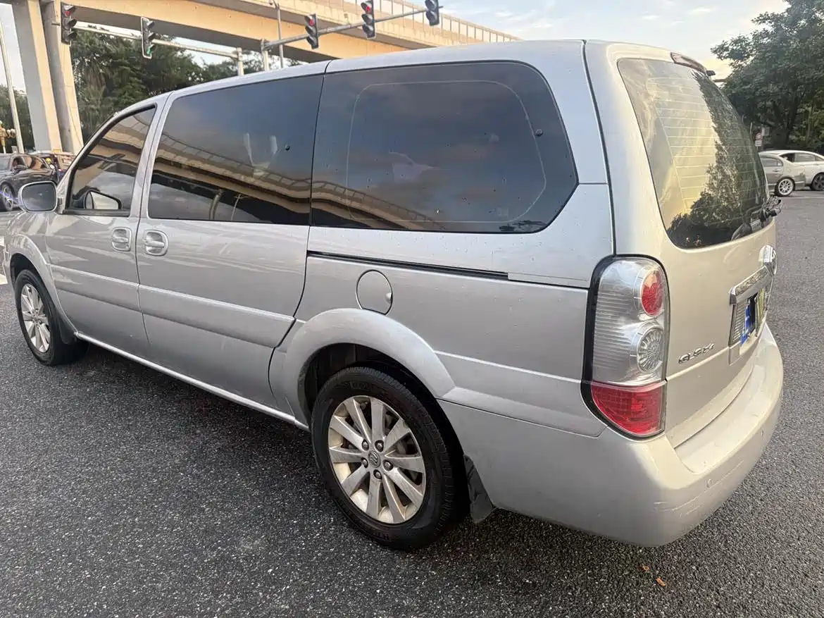 Фото 7 - Buick GL8