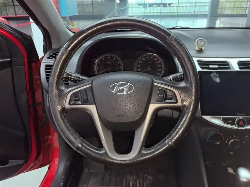 Hyundai Reina 2014 Model 1.6L Automatic TOP фото 11