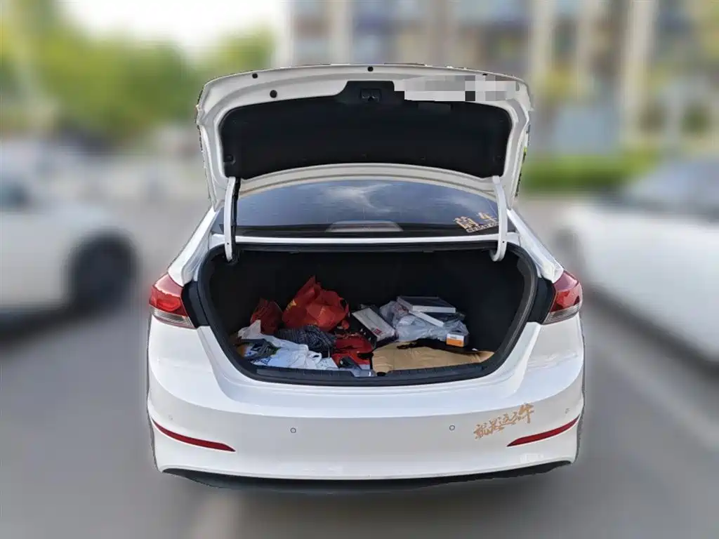 Hyundai Elantra 2016 Model 1.6L Automatic Smart Elite фото 10