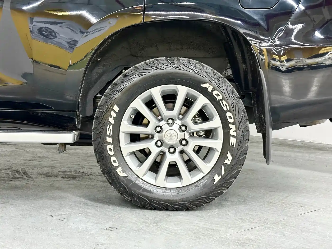Toyota Prado 2019 2018 3.5L Automatic TX-L NAVI Rear-mounted Spare Tire