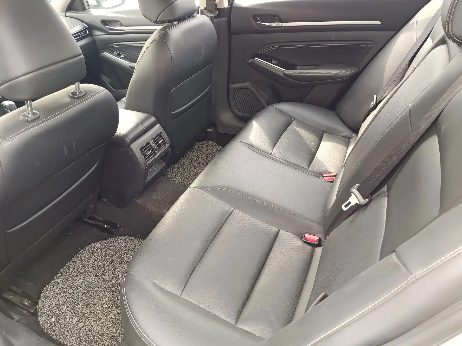 Photo 5 - Nissan Teana