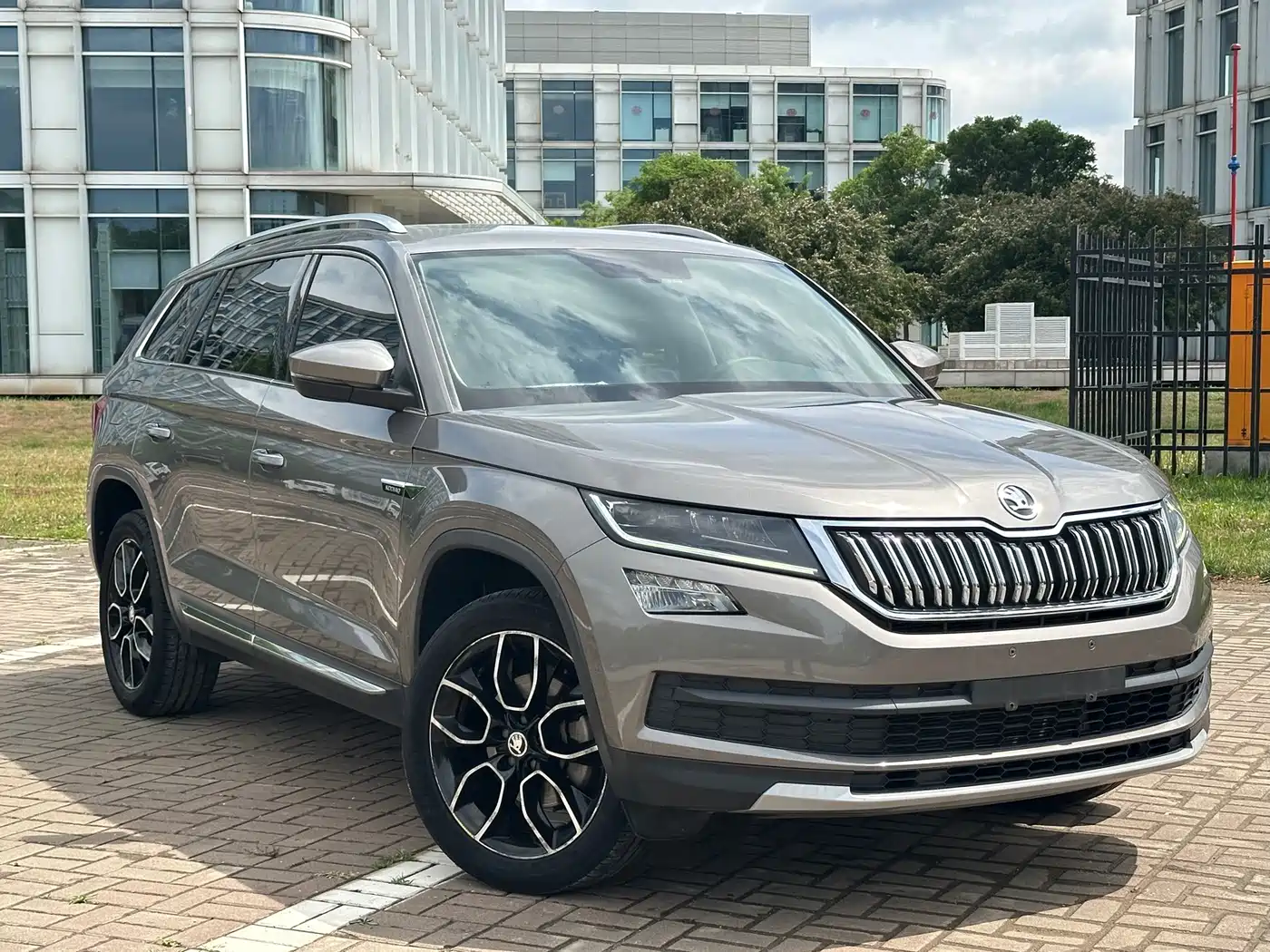 Škoda Kodiaq 2017 TSI330 7-seater 2WD Luxury Edition фото 3