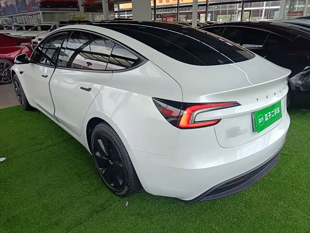 Tesla Model 3 2026 2025 Model Year Facelift Rear-Wheel Drive