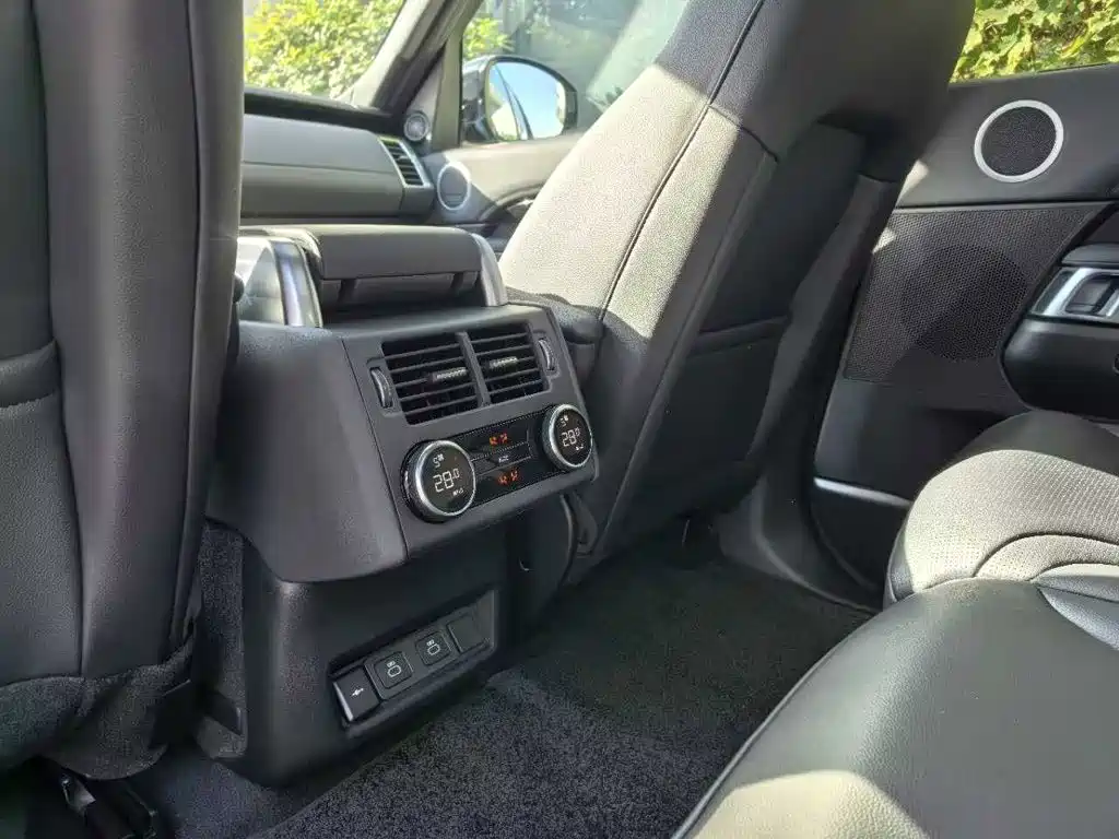 Photo 10 - Land Rover Discovery