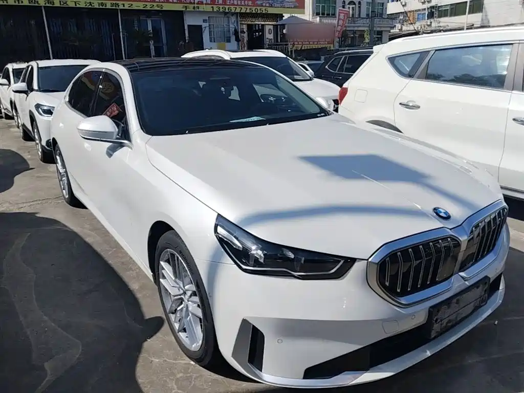 BMW 5 Series 2024 525Li Luxury Package фото 4