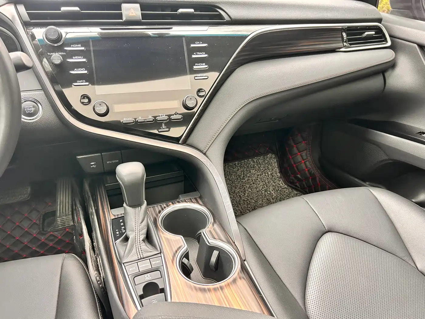 Toyota Camry 2018 2.5G Luxury Edition фото 12