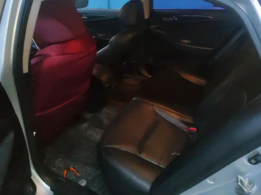 Photo 11 - Hyundai Sonata