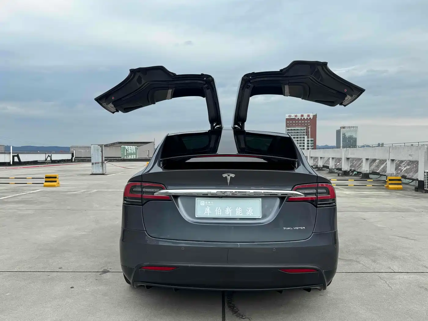 TESLA MODEL X