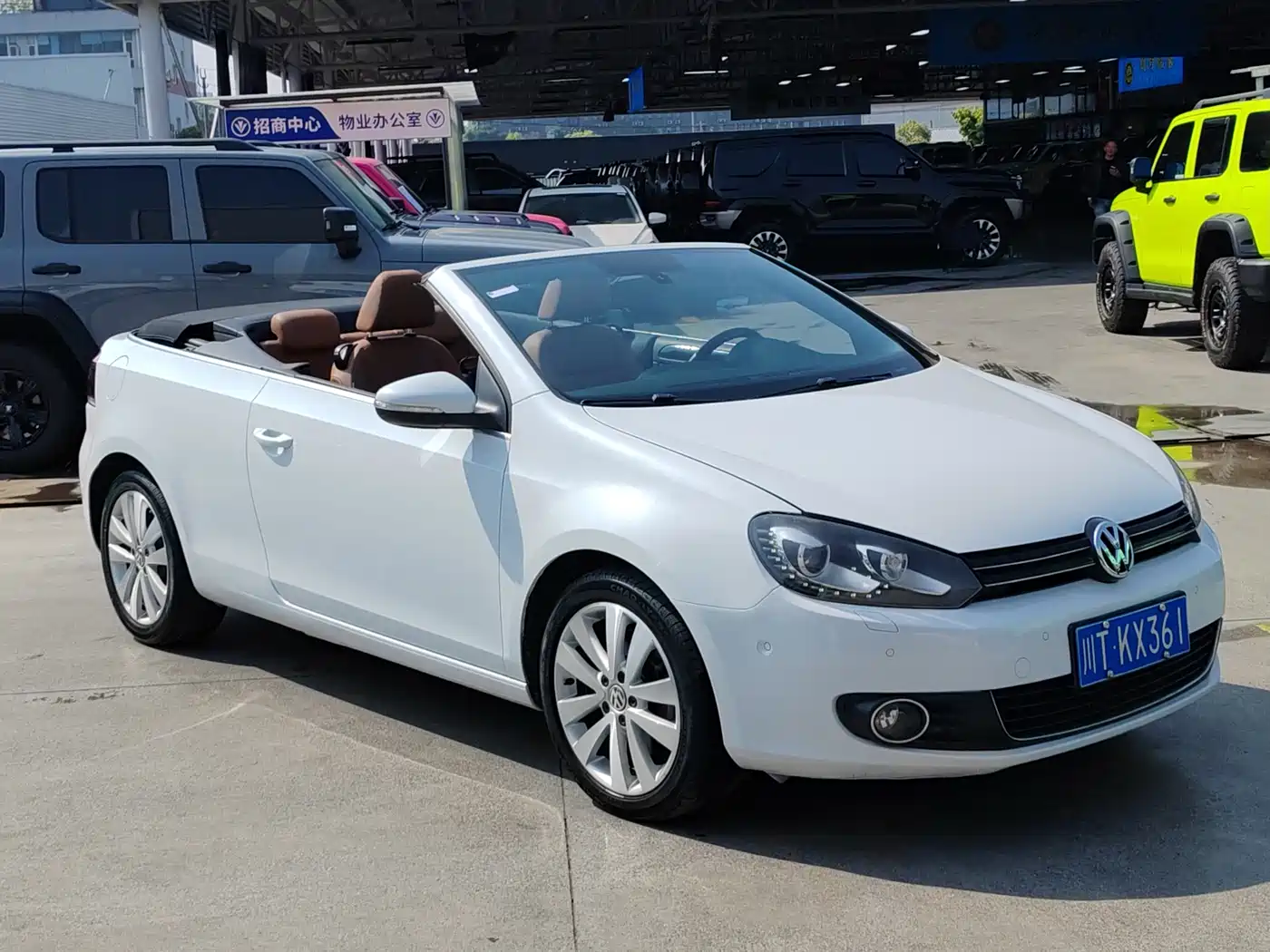 Volkswagen Golf (Import) 2012 1.4TSI Luxury Convertible Edition фото 3