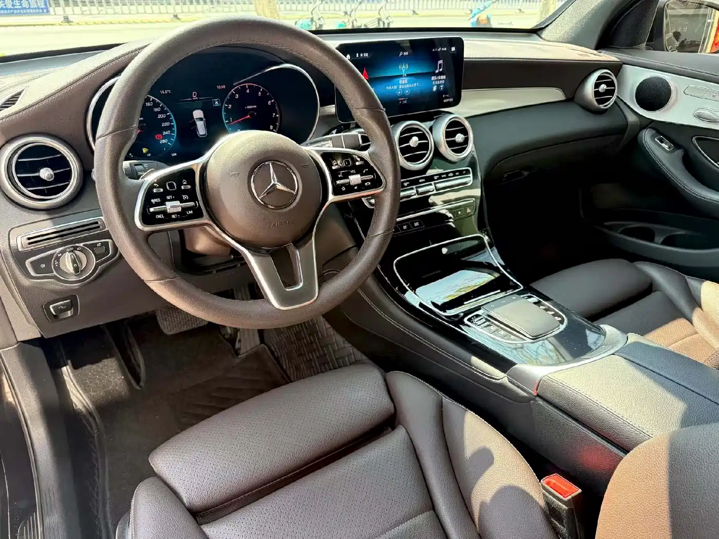 Mercedes-Benz GLC 2022 Model GLC 260 L 4MATIC Dynamic Edition фото 4