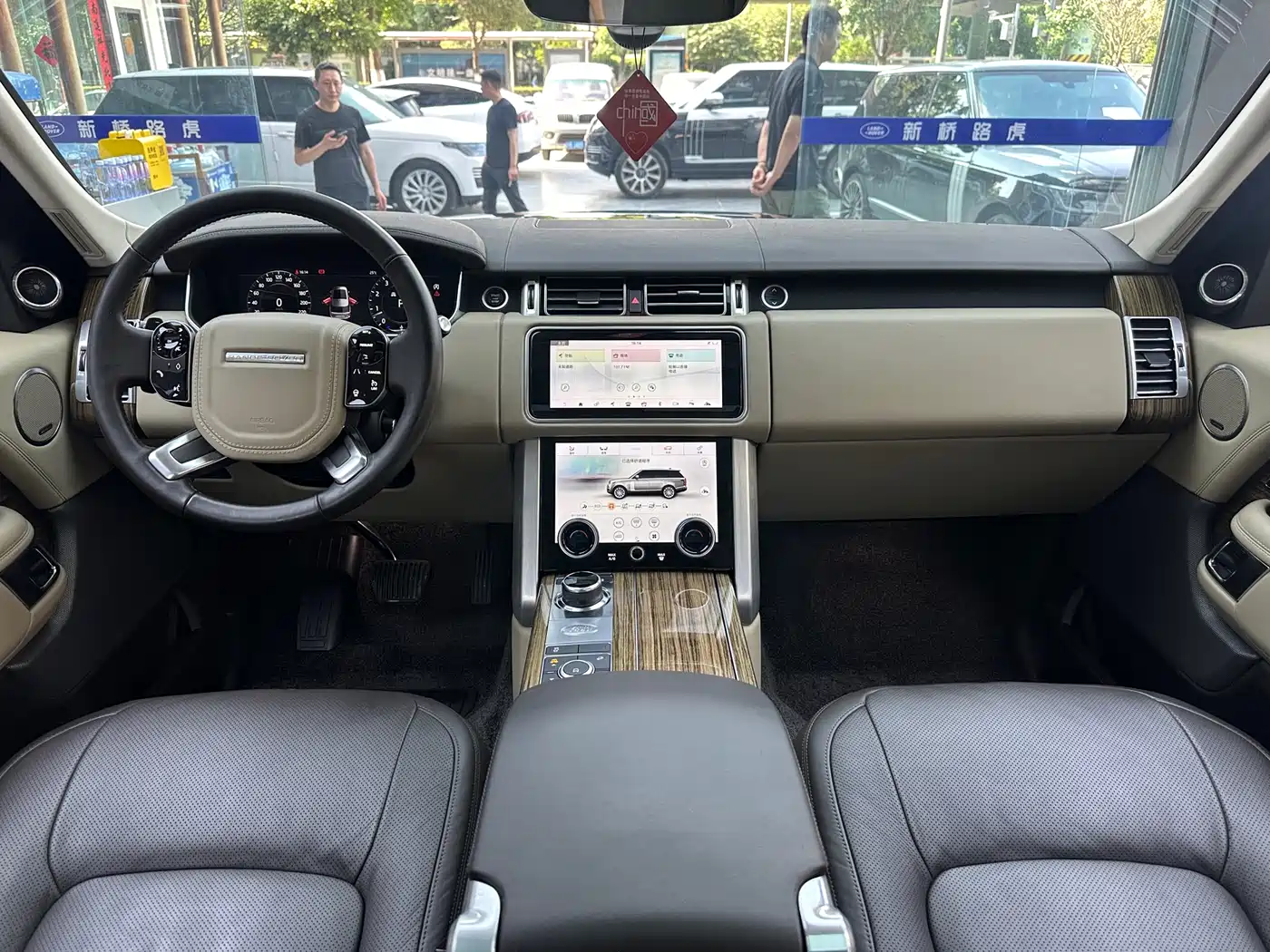 Land Rover Range Rover 2018 3.0 SC V6 Vogue Heritage Extended Edition фото 5
