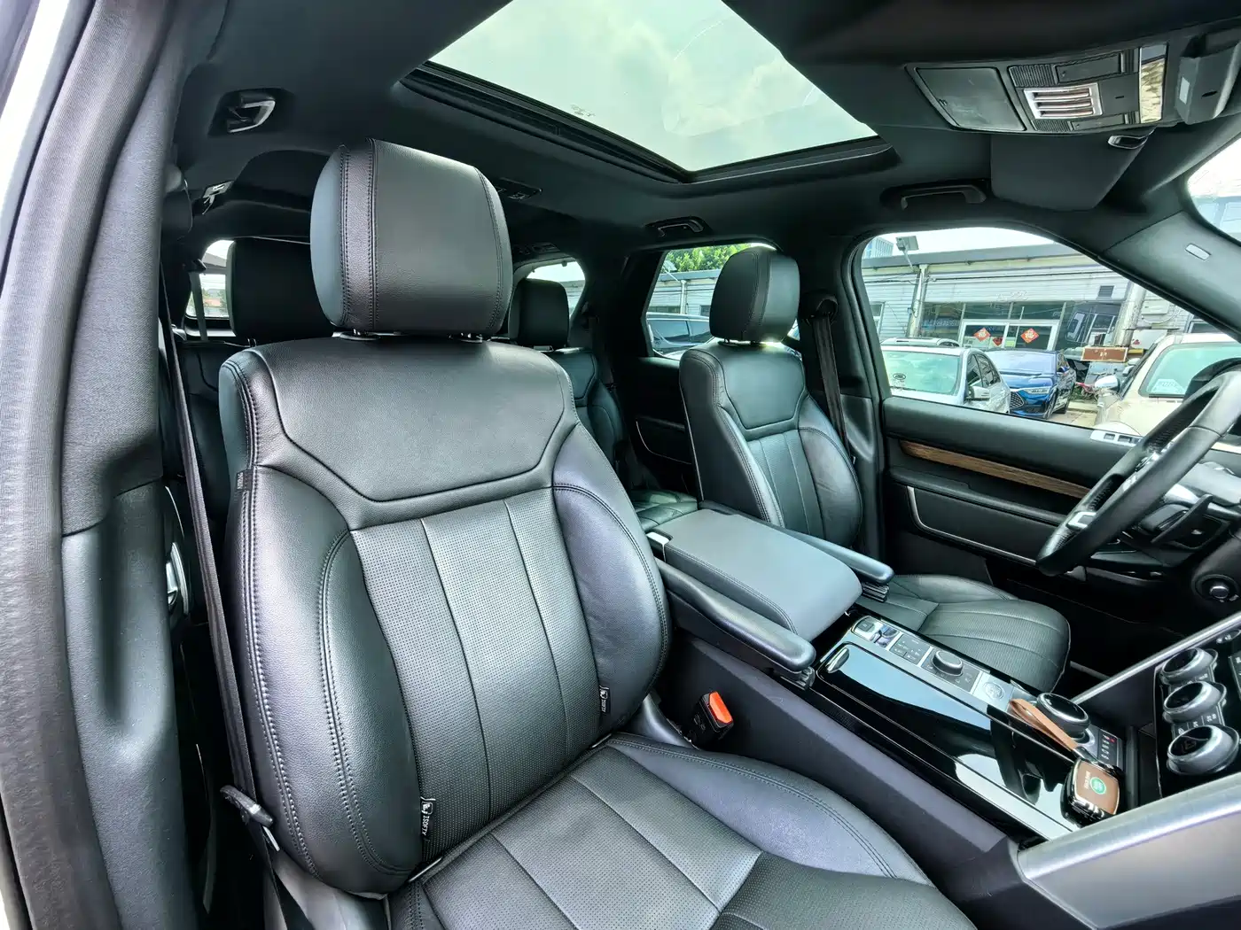Фото 4 - Land Rover Discovery