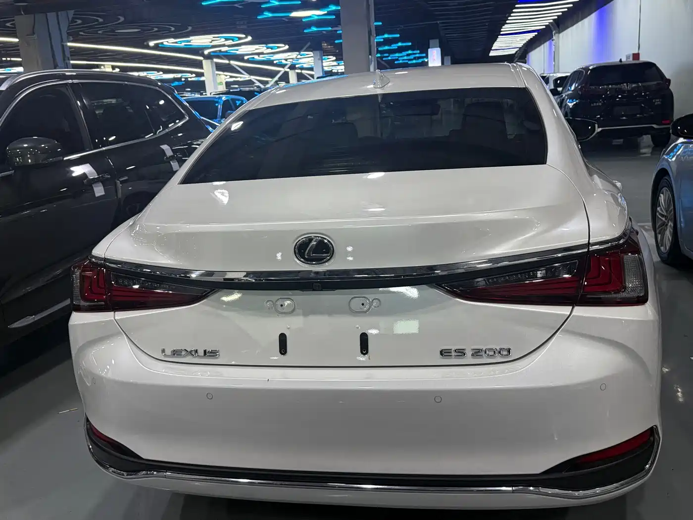 Фото 13 - Lexus ES