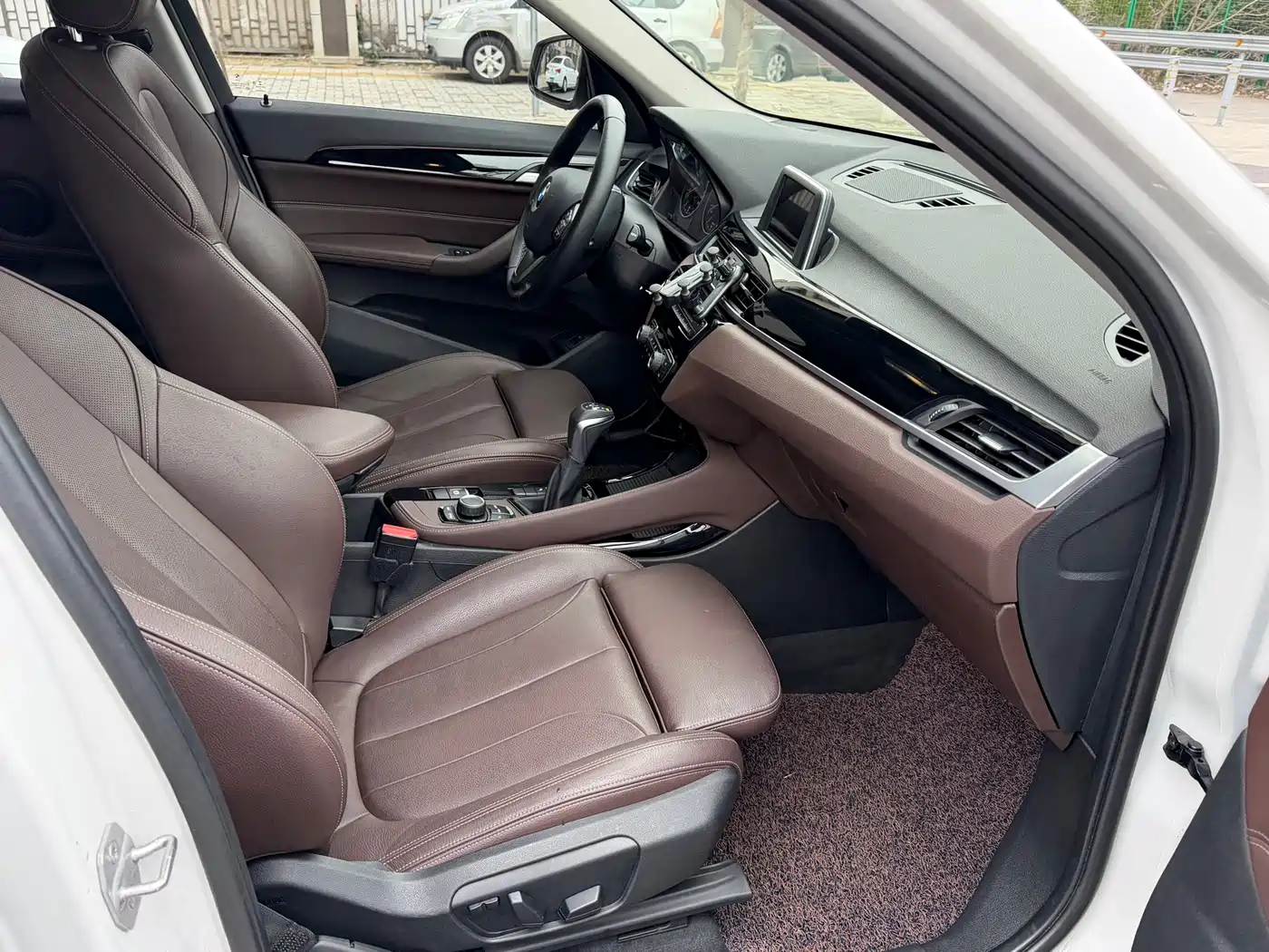 BMW X1 2018 sDrive18Li Premium Model фото 10