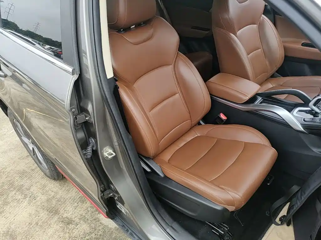 Фото 25 - Geely Atlas
