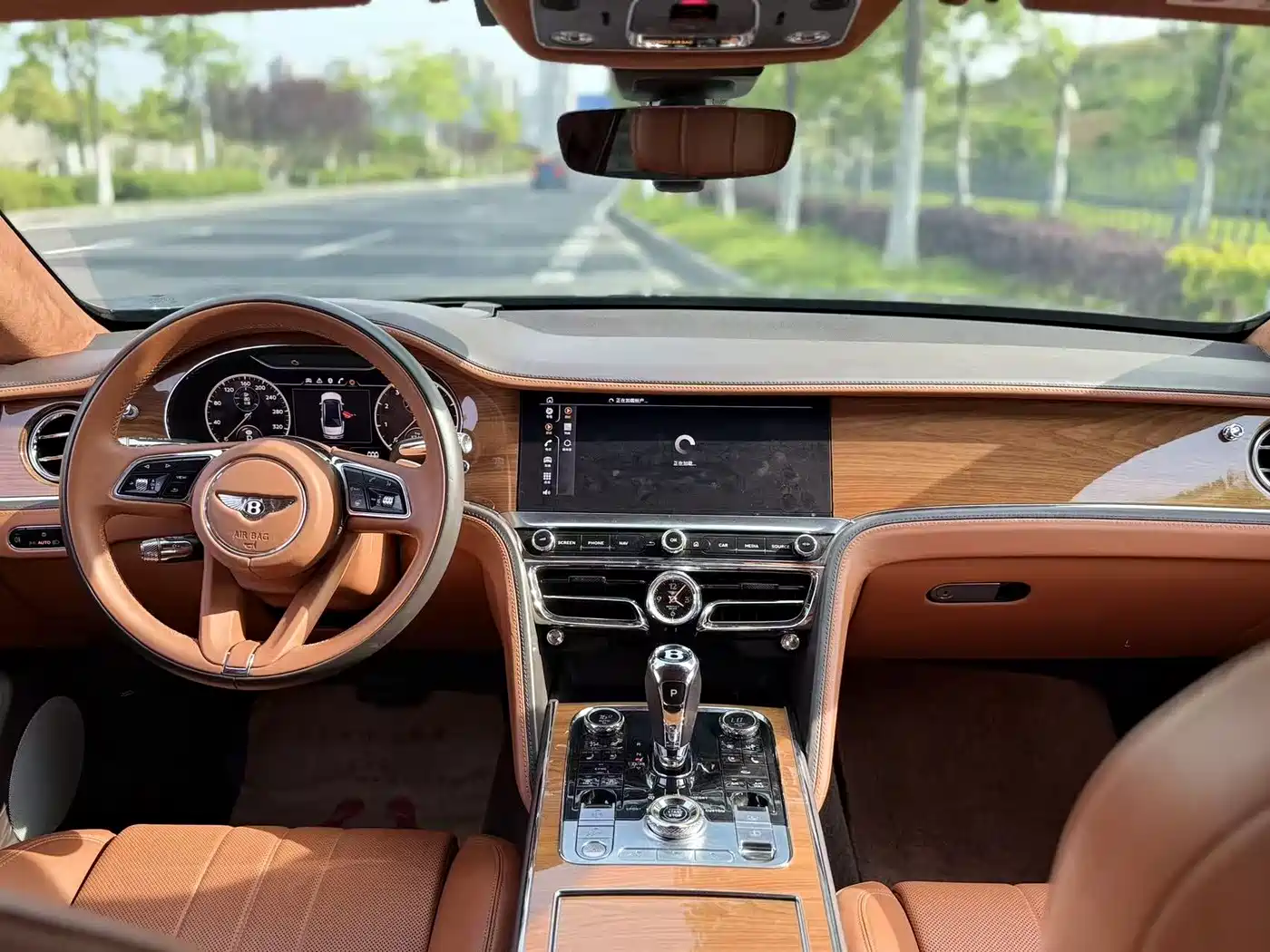 Bentley Flying Spur 2021 4.0T V8 Standard Version фото 8