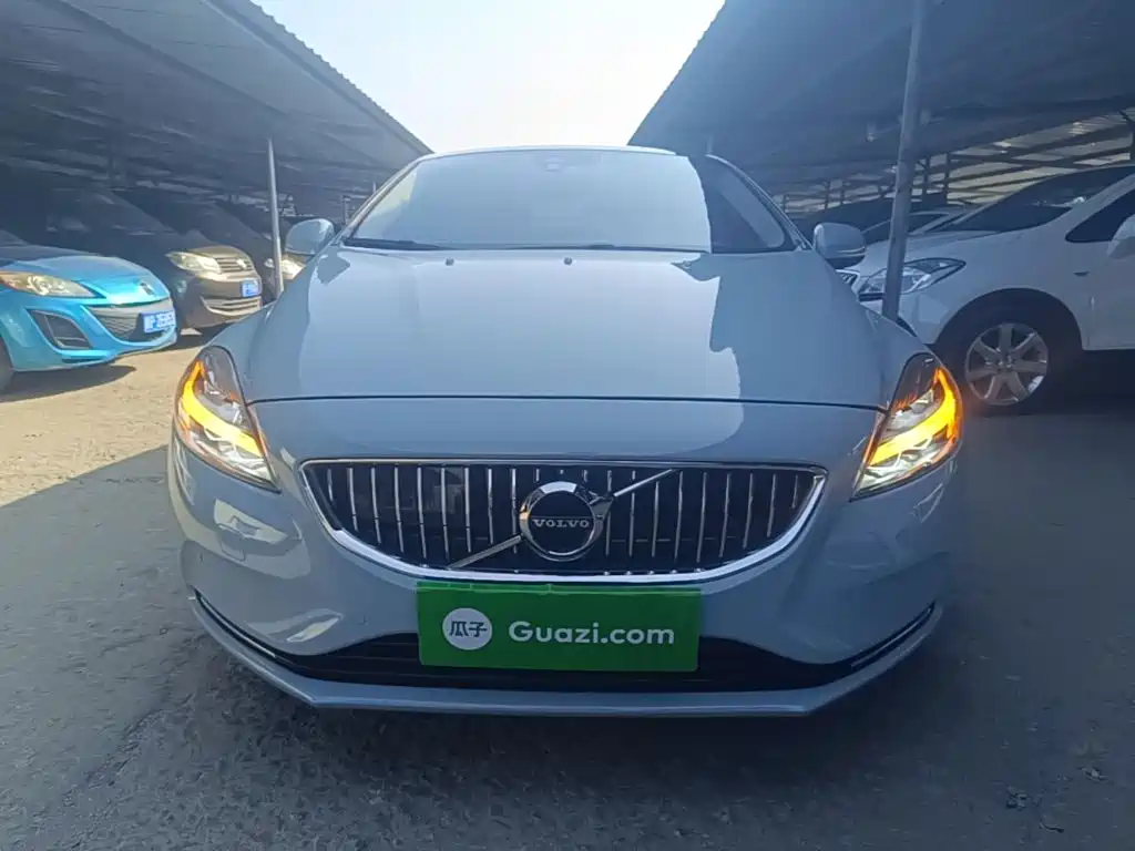 Фото 3 - Volvo V40