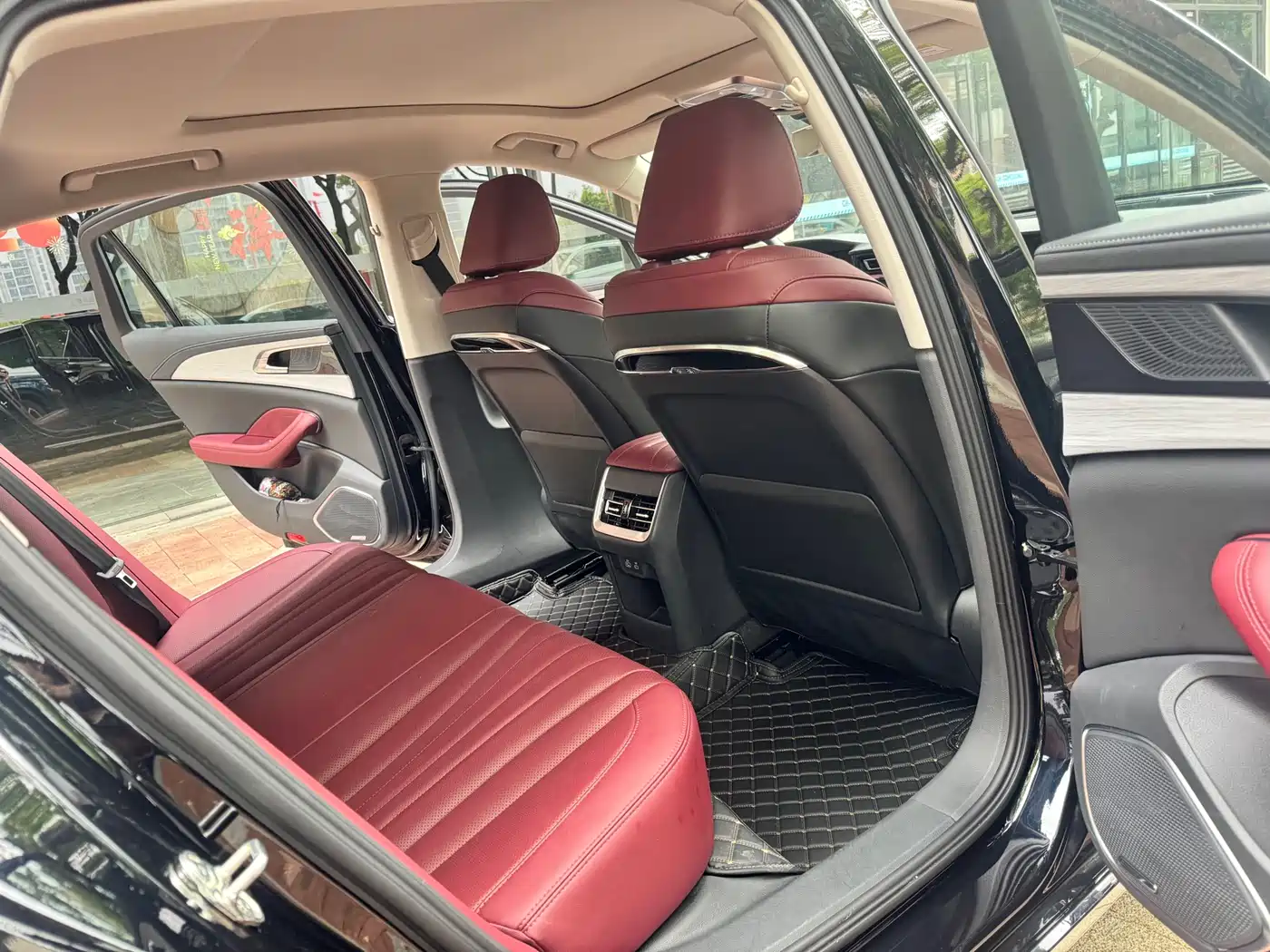Hongqi H5 2025 1.5T DCT Flag Rhythm 500,000 Units Memorial Edition фото 9