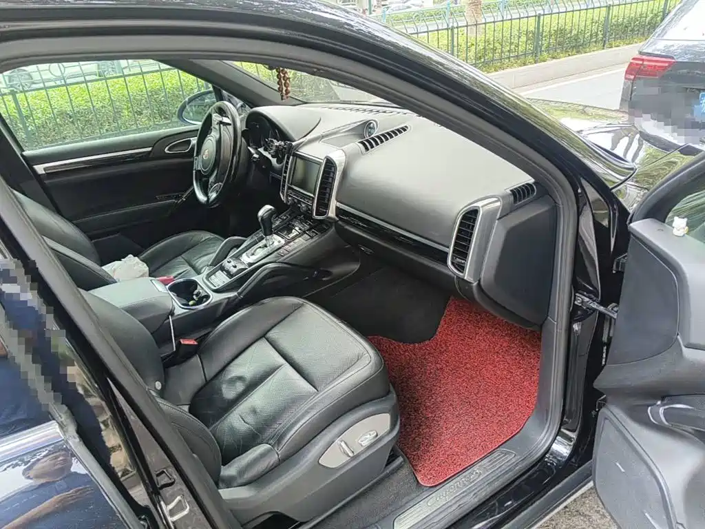 Photo 10 - Porsche Cayenne