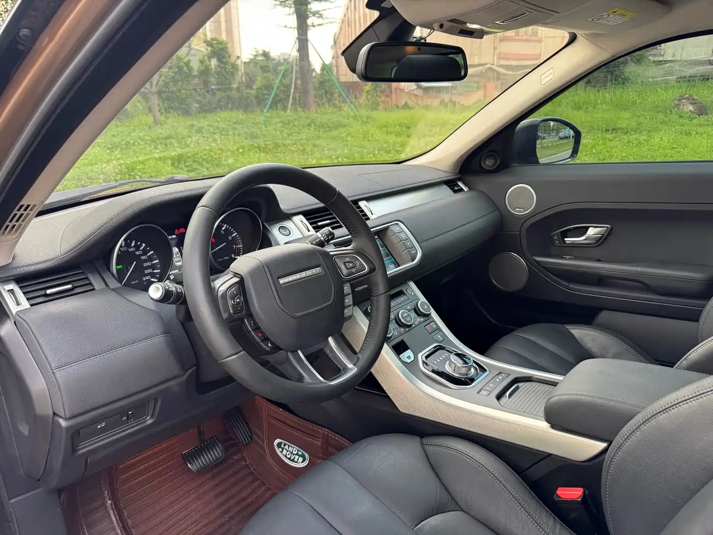 Photo 9 - Land Rover Range Rover Evoque