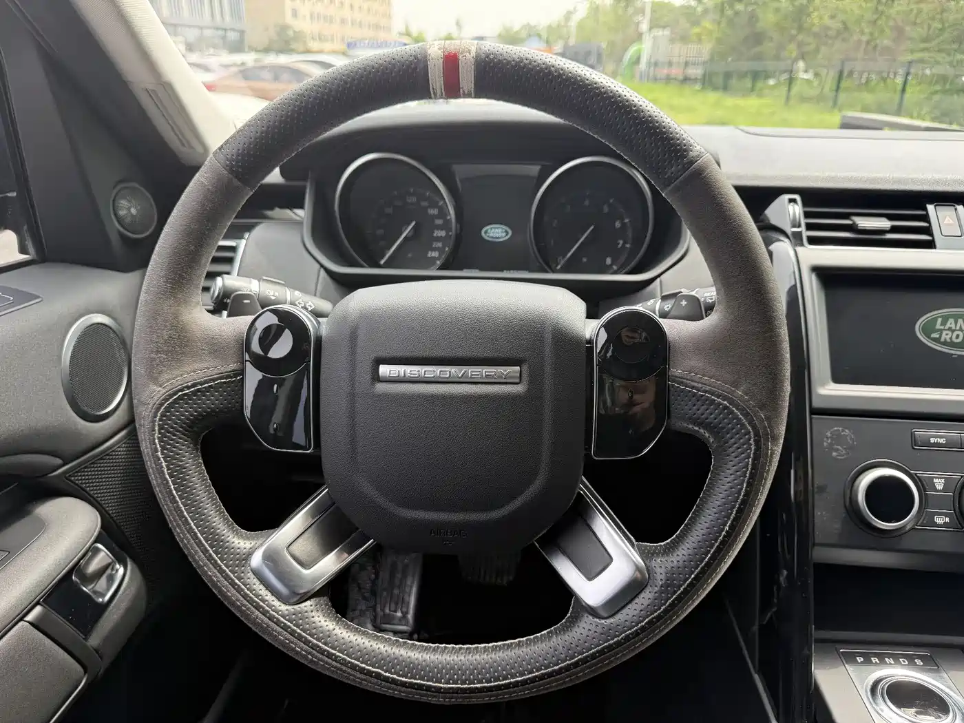 Land Rover Discovery 2019 3.0 SC V6 SE фото 15