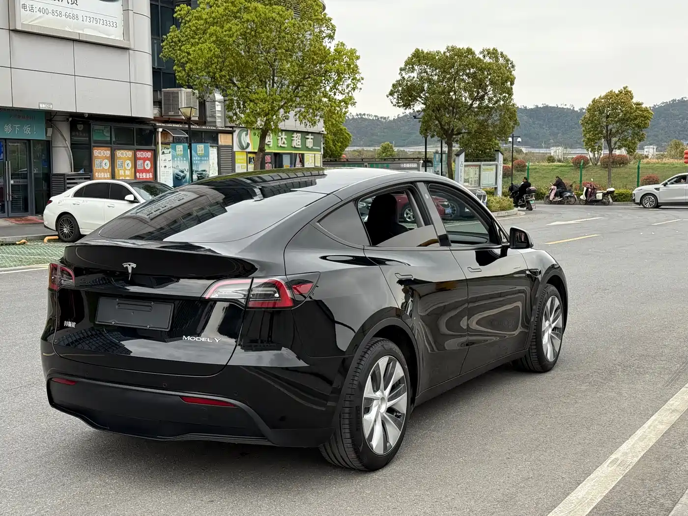 TESLA MODEL Y