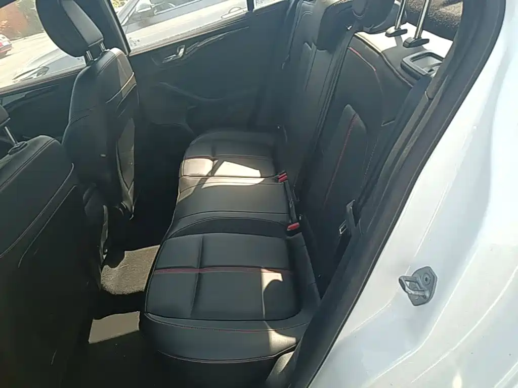 Ford Focus 2023 2022 Sedan EcoBoost 180 Automatic ST Line