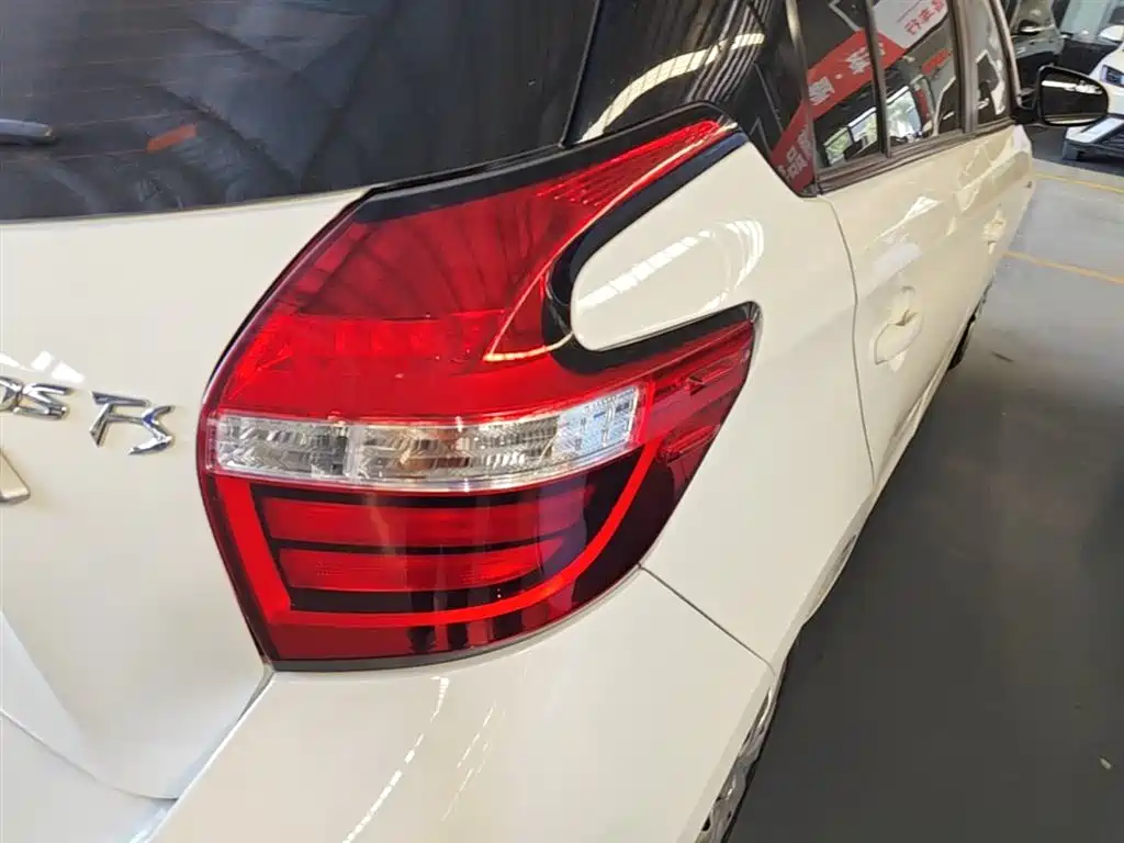 Toyota Vios FS 2017 1.5L CVT Fengchi Edition фото 8