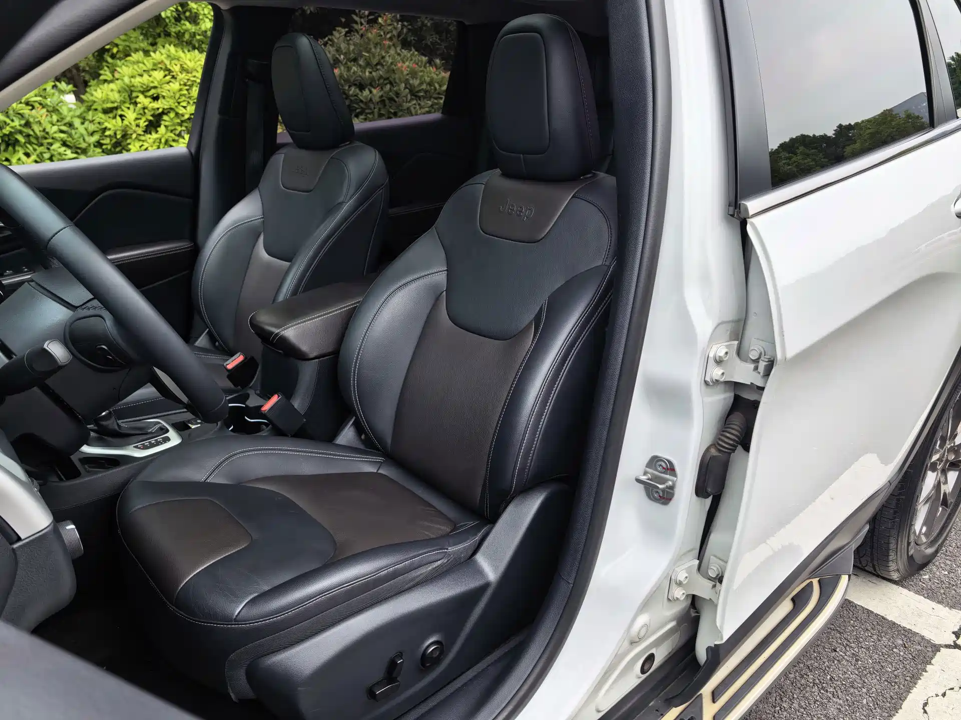 Фото 23 - Jeep Cherokee
