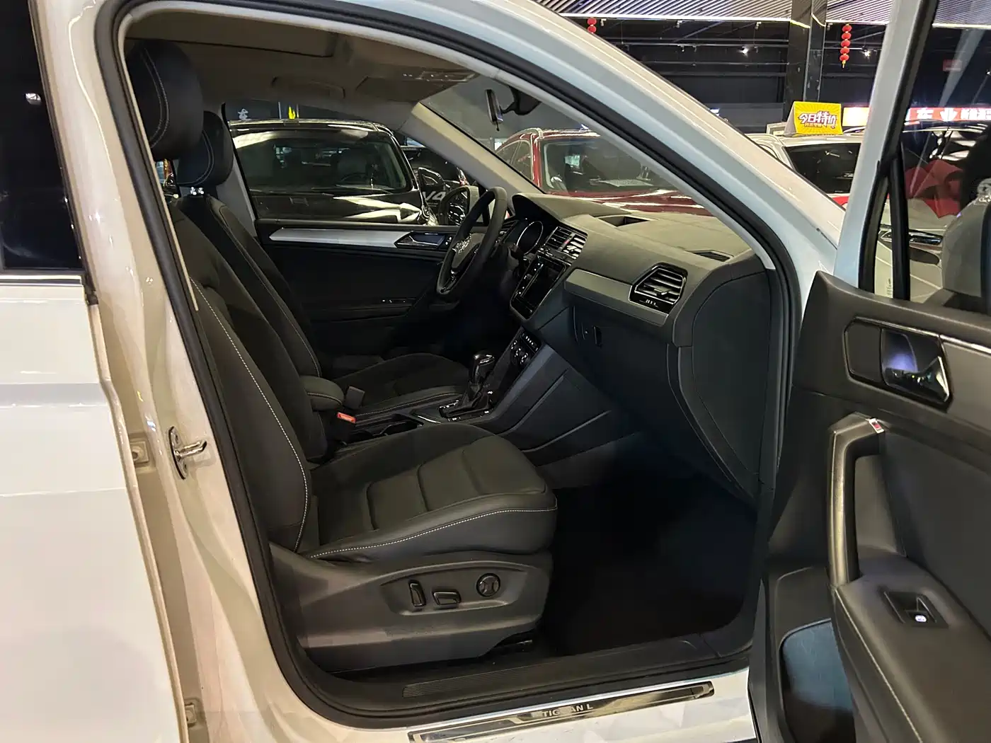 Volkswagen Tiguan L 2019 330TSI Automatic 2WD Panorama Comfort Edition China VI фото 7