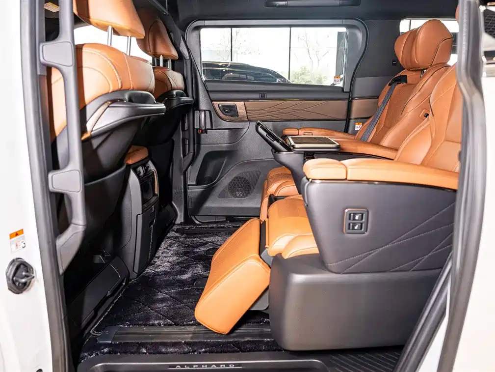 Toyota Alphard 2024 Hybrid 2.5L Ultimate Enjoyment Edition фото 10