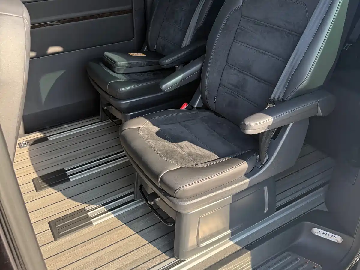 Volkswagen Multivan 2019 2019 2.0TSI 4WD Premium 7-seater