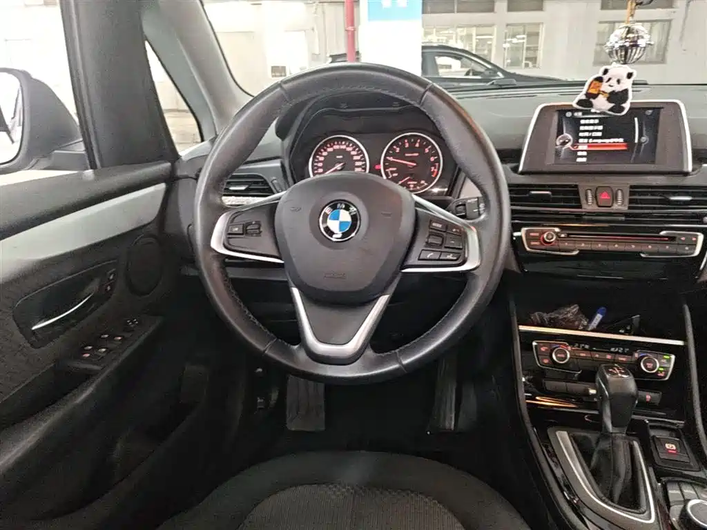 BMW 2 Series Touring 2016 218i Leading фото 11