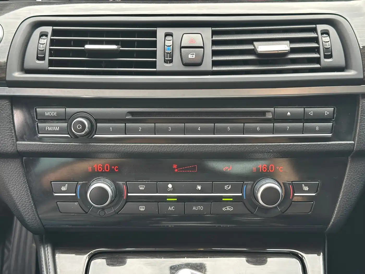 BMW 5 Series 2014 525Li Luxury Design Package фото 8