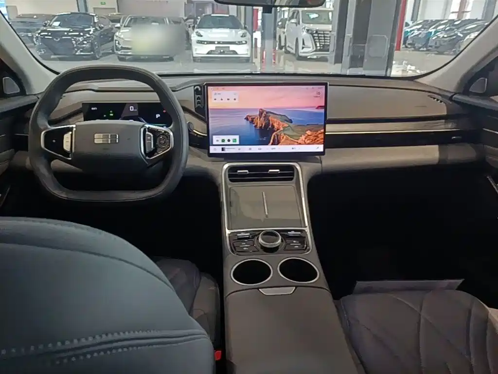 Geely Galaxy Galaxy L6 2025 EM-i 60km Voyage Edition фото 10