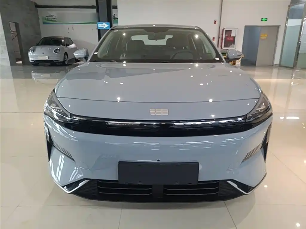 Geely Galaxy Galaxy L6 2025 EM-i 60km Voyage Edition фото 3