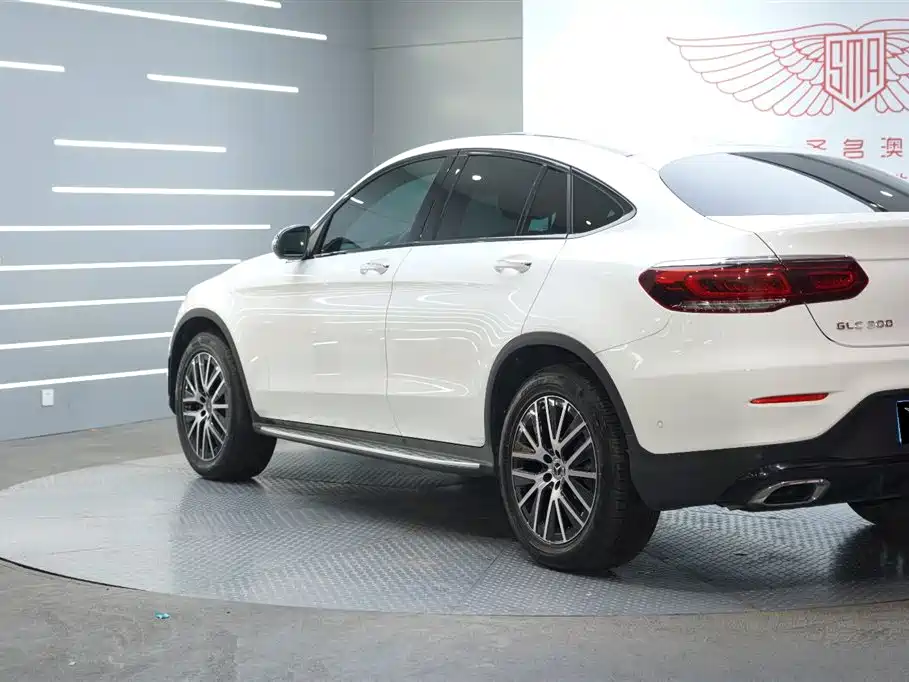 Mercedes-Benz GLC Coupe 2021 GLC 300 4MATIC Coupe SUV фото 4