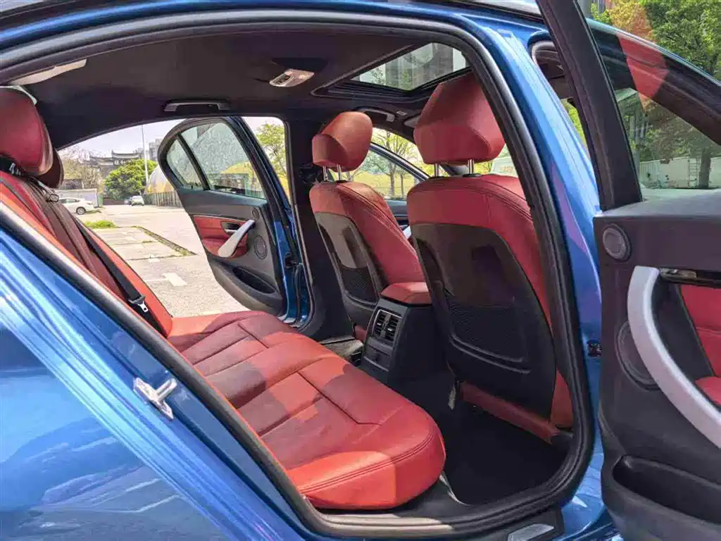 BMW 3 Series 2016 328i M Sport фото 32