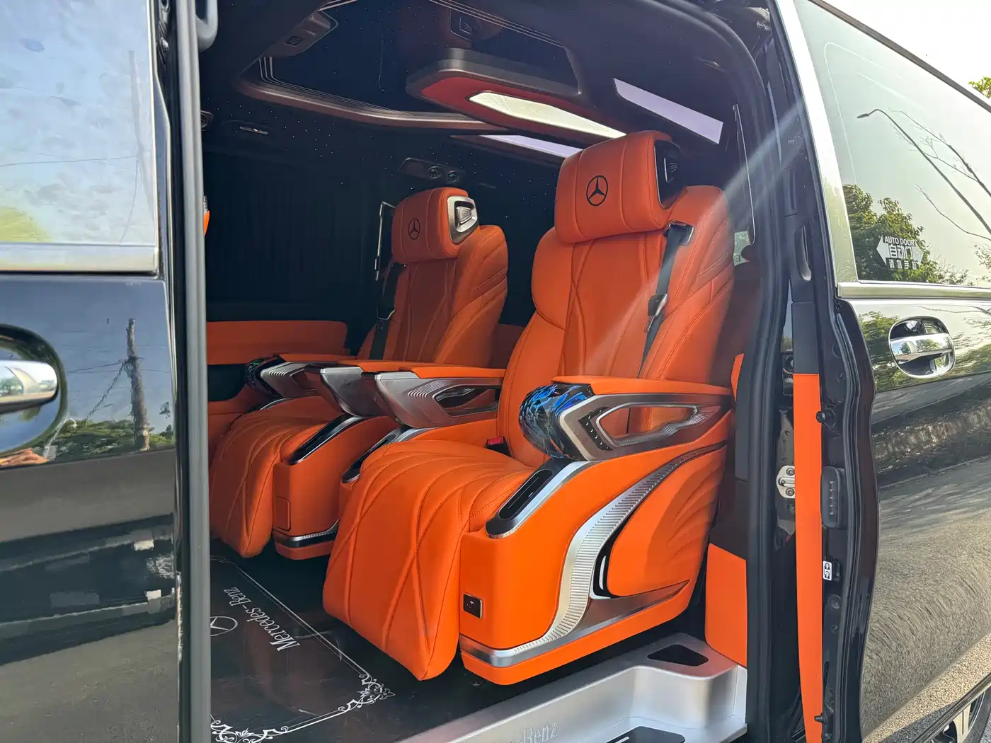 Mercedes-Benz Vito 2023 2.0T Business 7-Seater фото 6