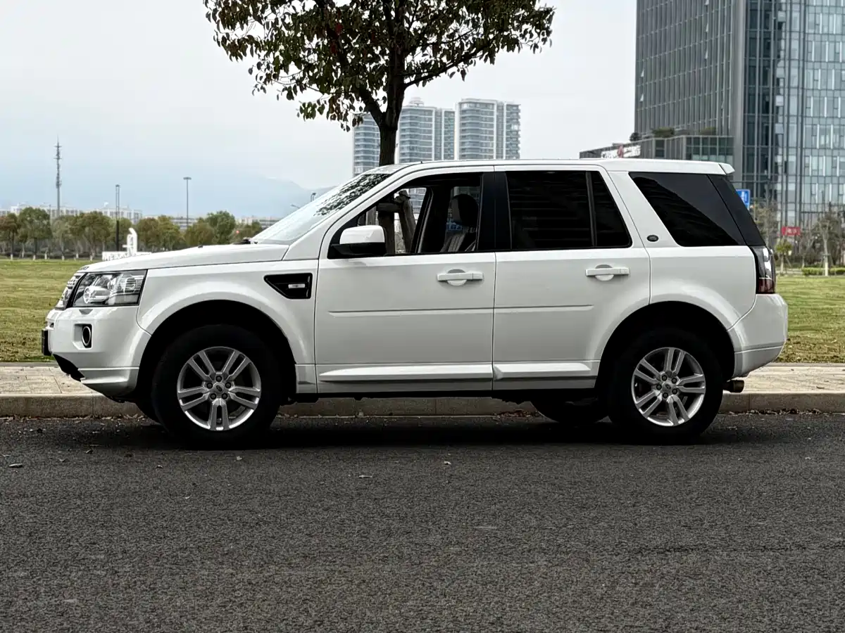 Land Rover Freelander 2 2014 2.0T Si4 SE Gasoline Edition фото 3