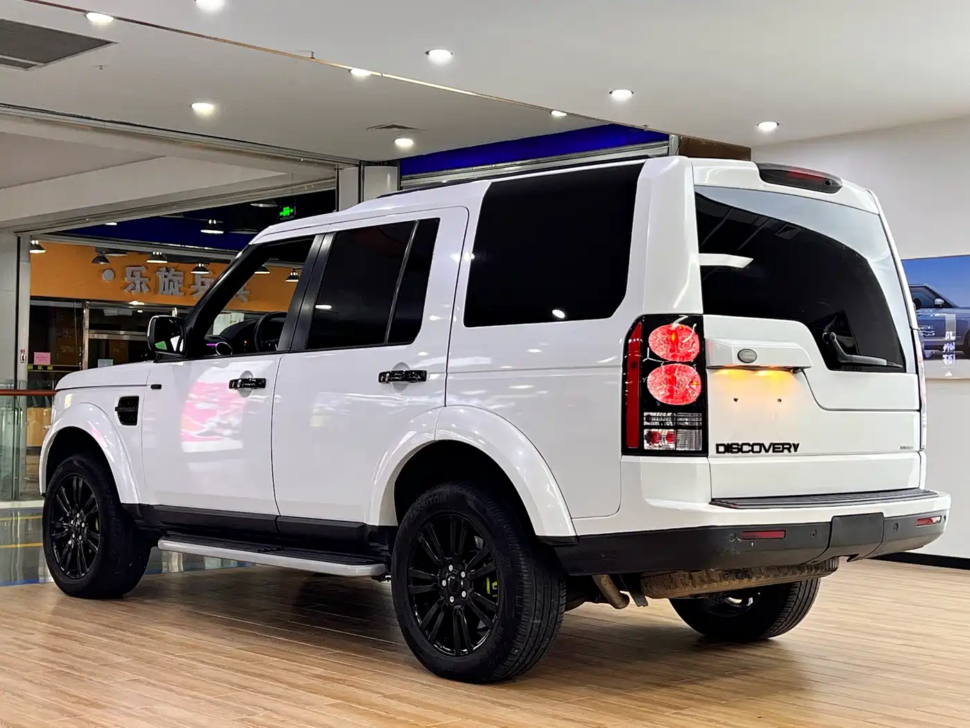 Photo 5 - Land Rover Discovery