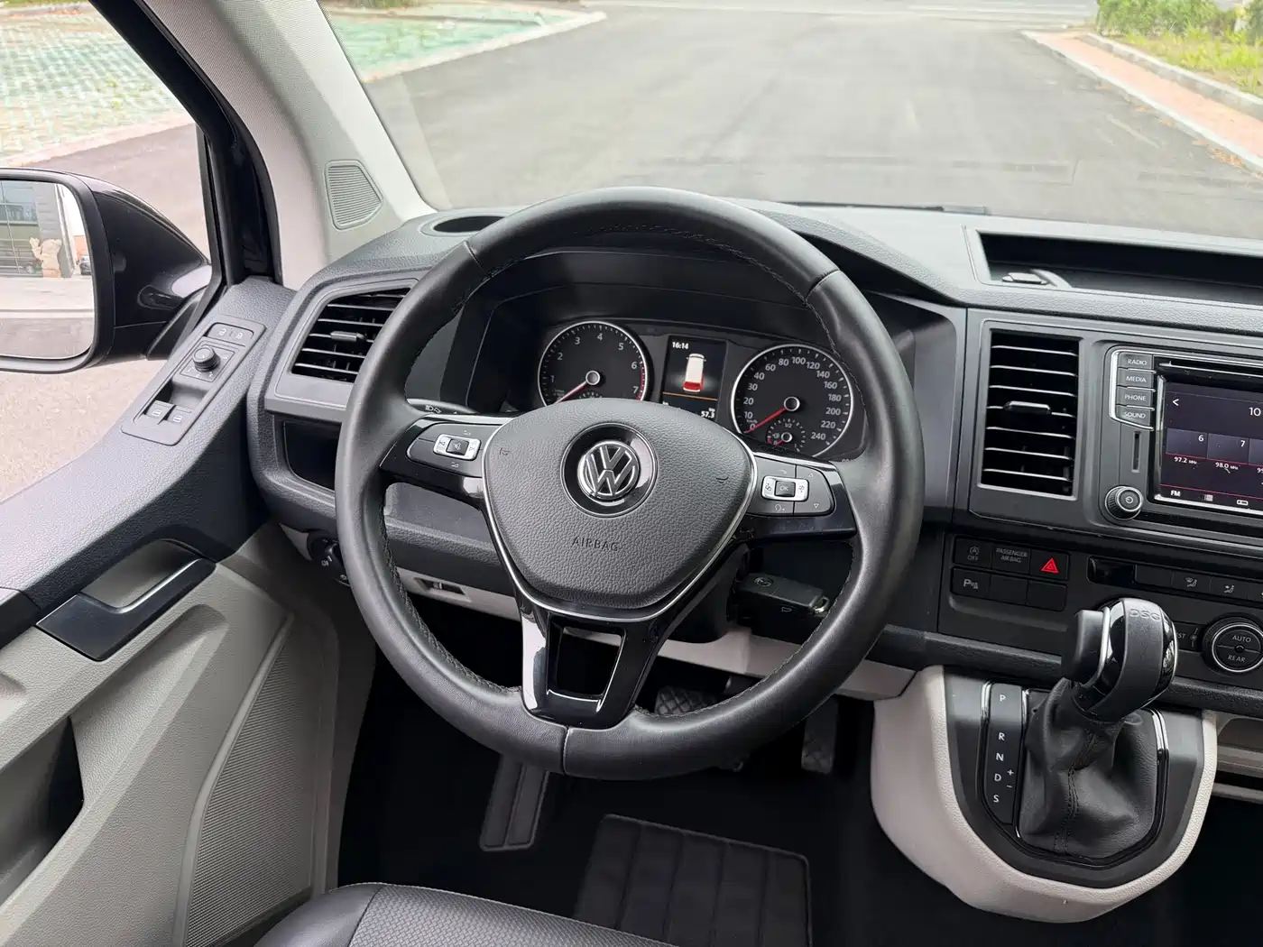 Volkswagen Caravelle 2019 2.0TSI 4WD Comfort 7-seater фото 8