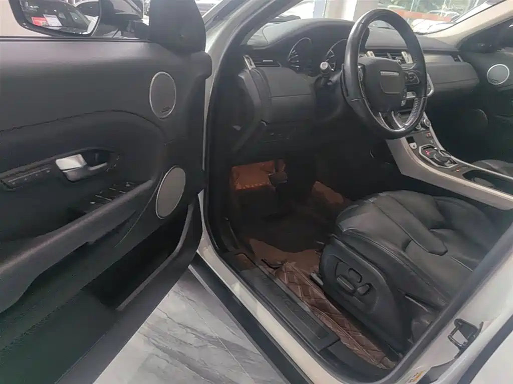Land Rover Range Rover Evoque 2015 2.0T 5-Door Intelligent Edition фото 16