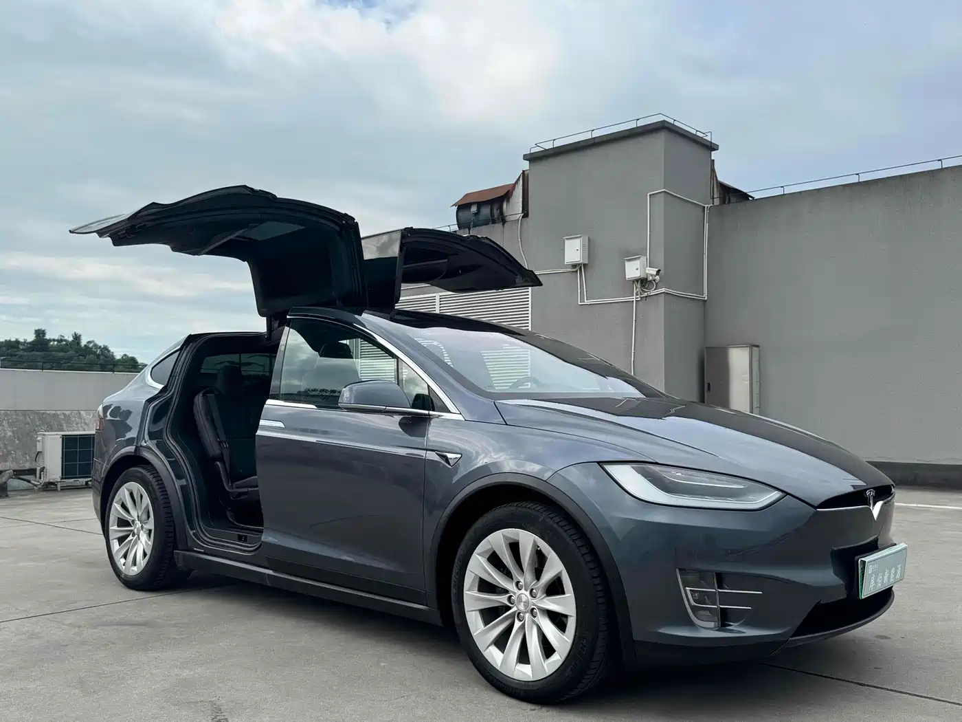 TESLA MODEL X
