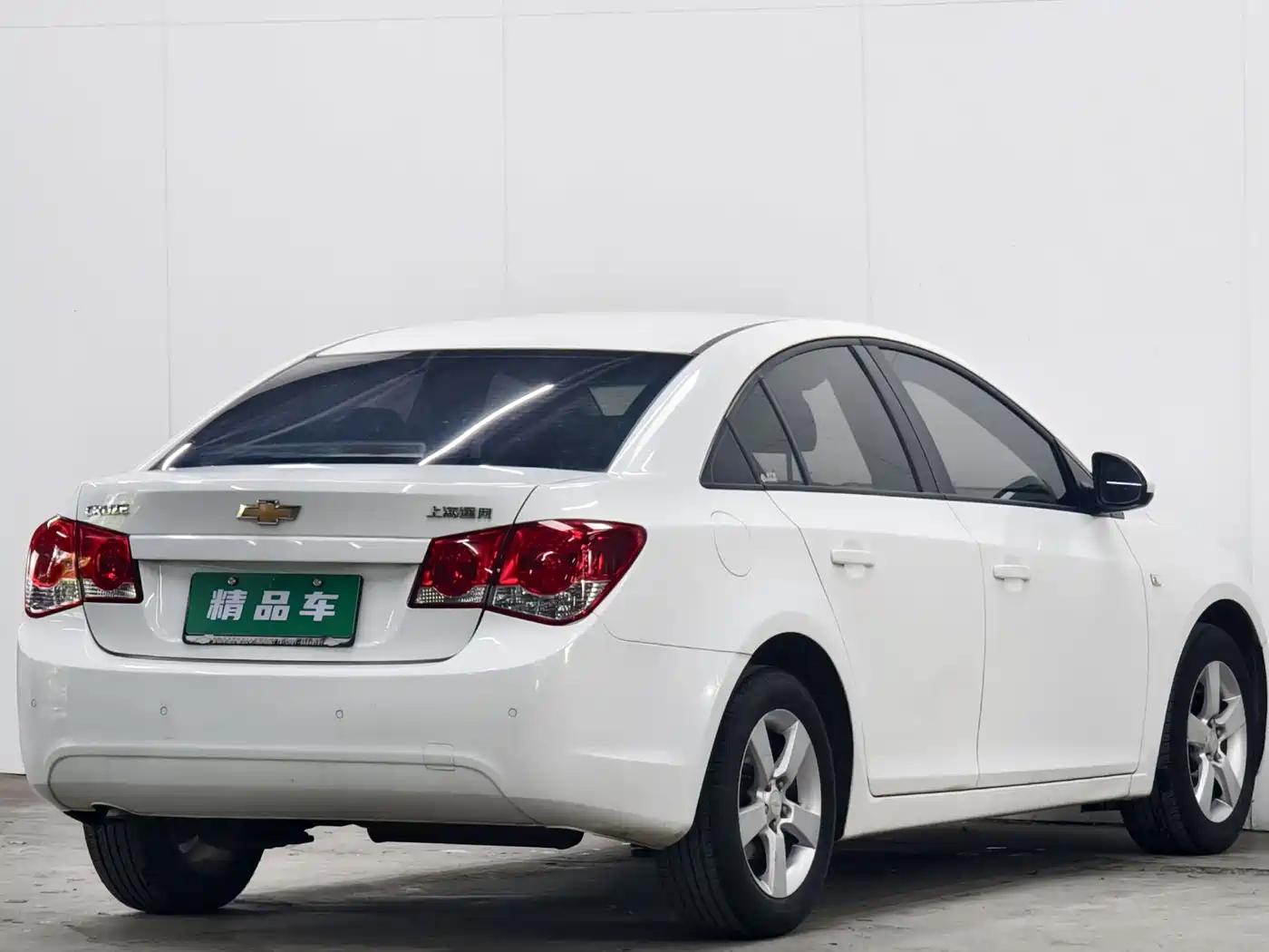 Photo 4 - Chevrolet Cruze